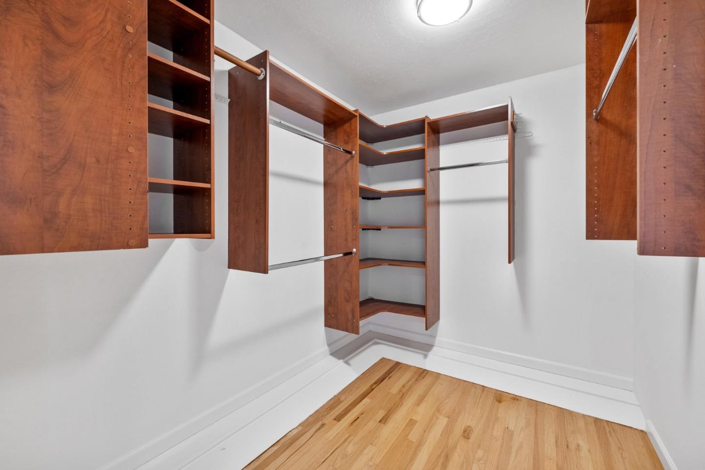 1130 Polk LN