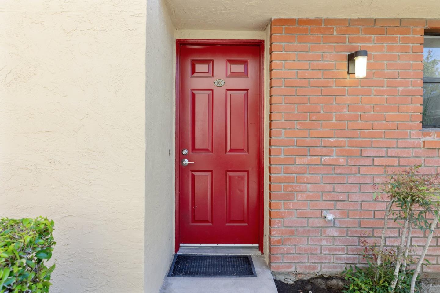 2040 Main ST 101