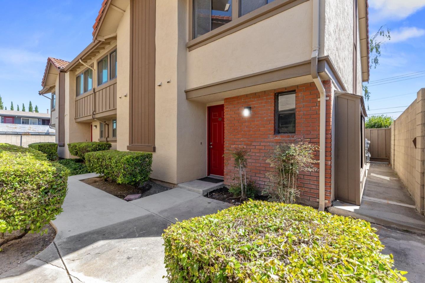 2040 Main ST 101