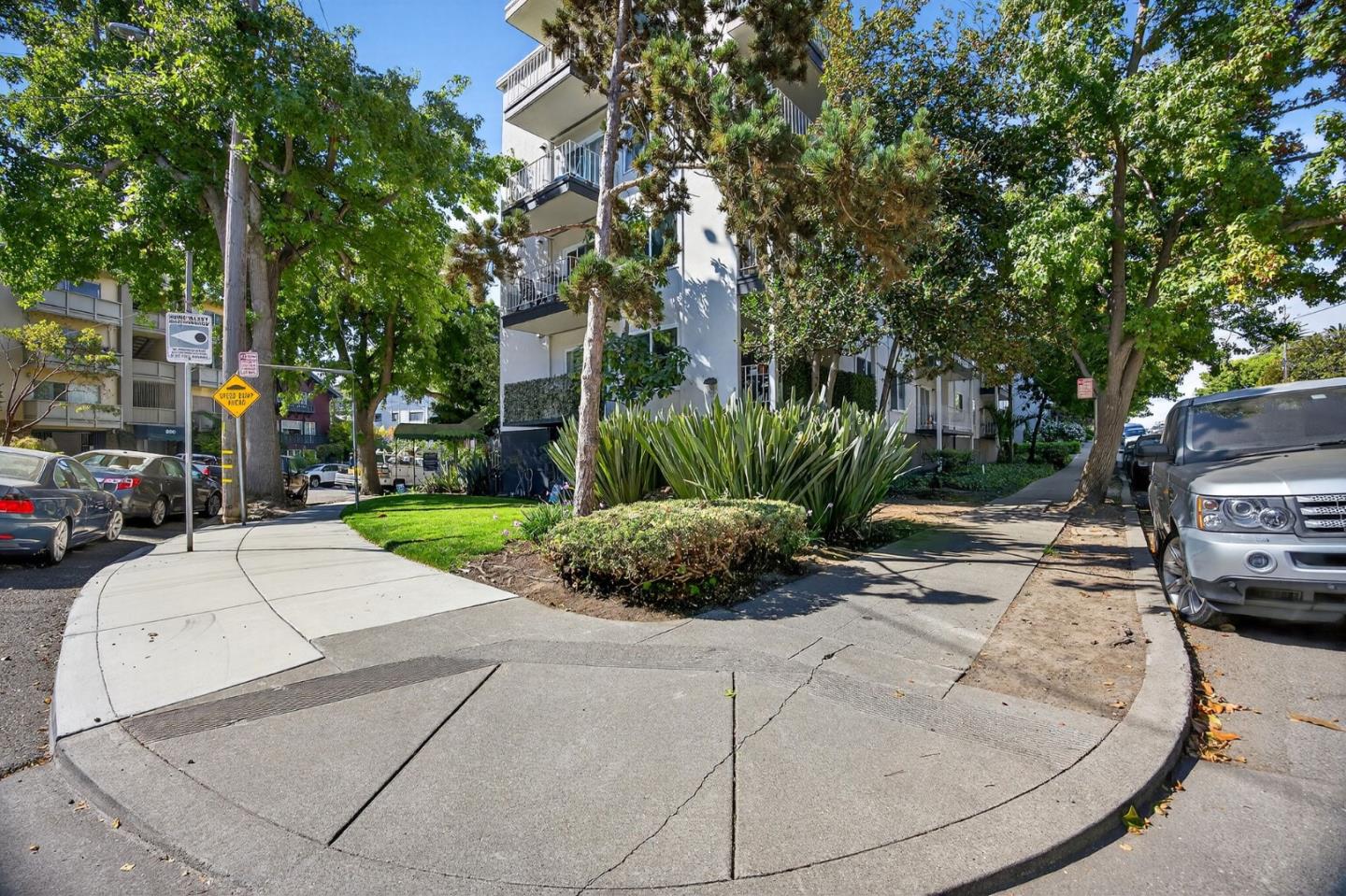 695 Mariposa Avenue 204