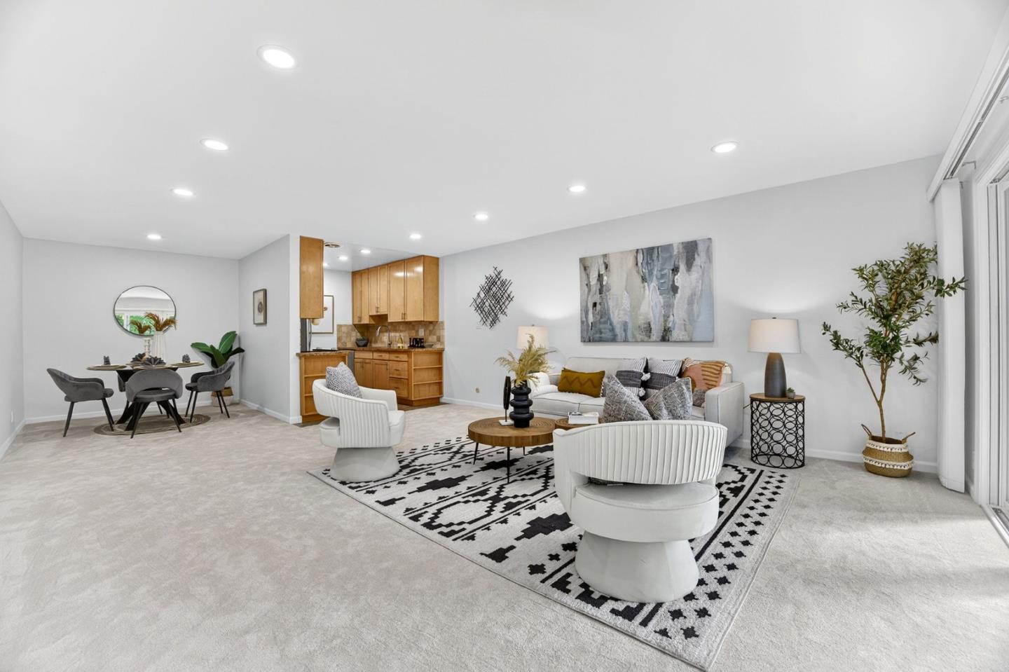 695 Mariposa Avenue 204