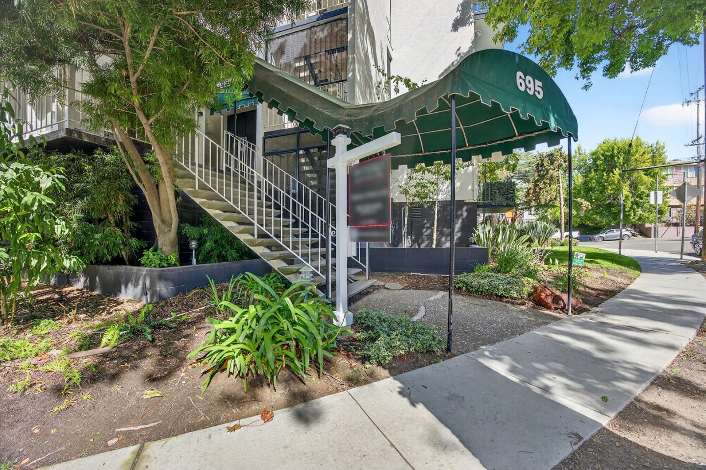 695 Mariposa Avenue 204