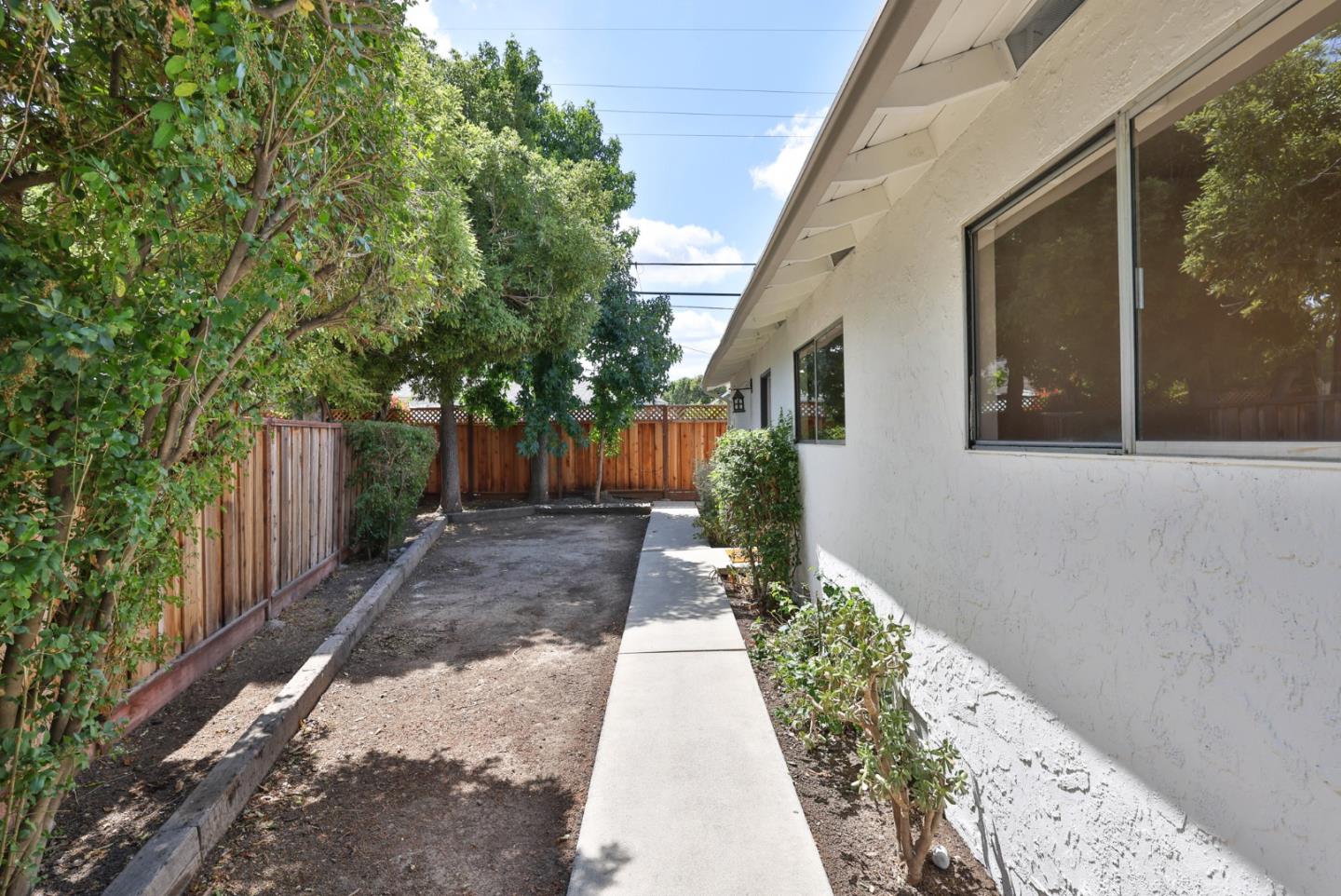 990 Gale Drive
