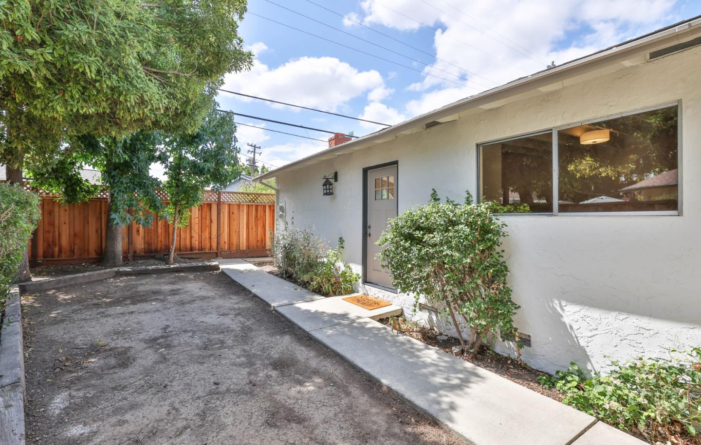 990 Gale Drive