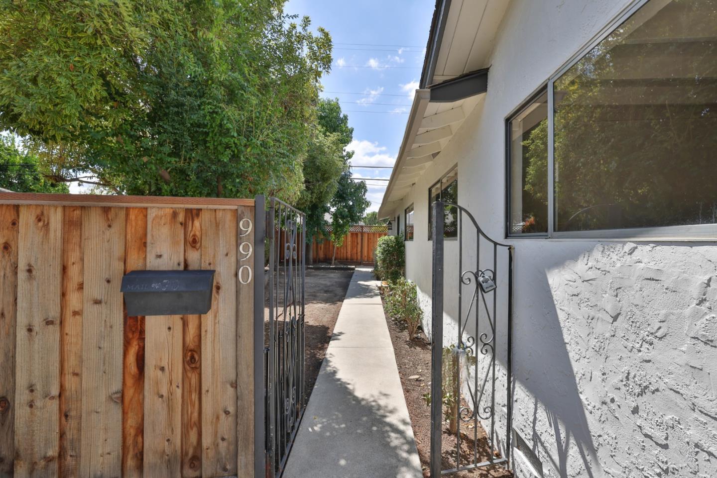 990 Gale Drive