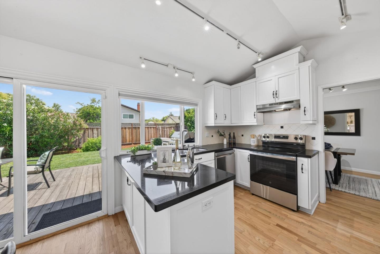 6098 Calle Esperanza