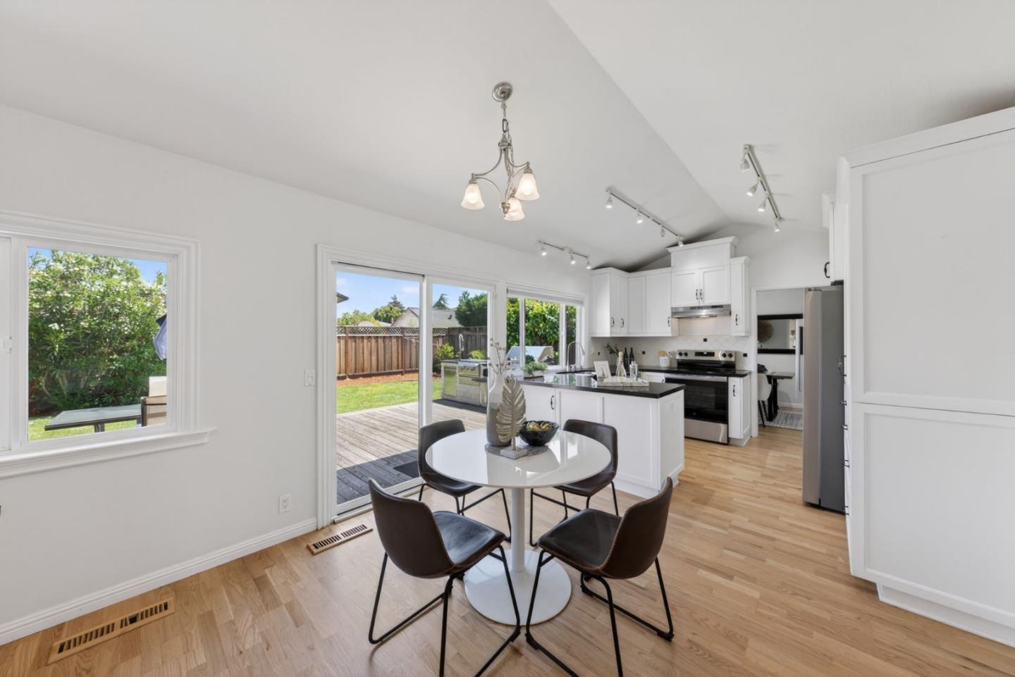 6098 Calle Esperanza