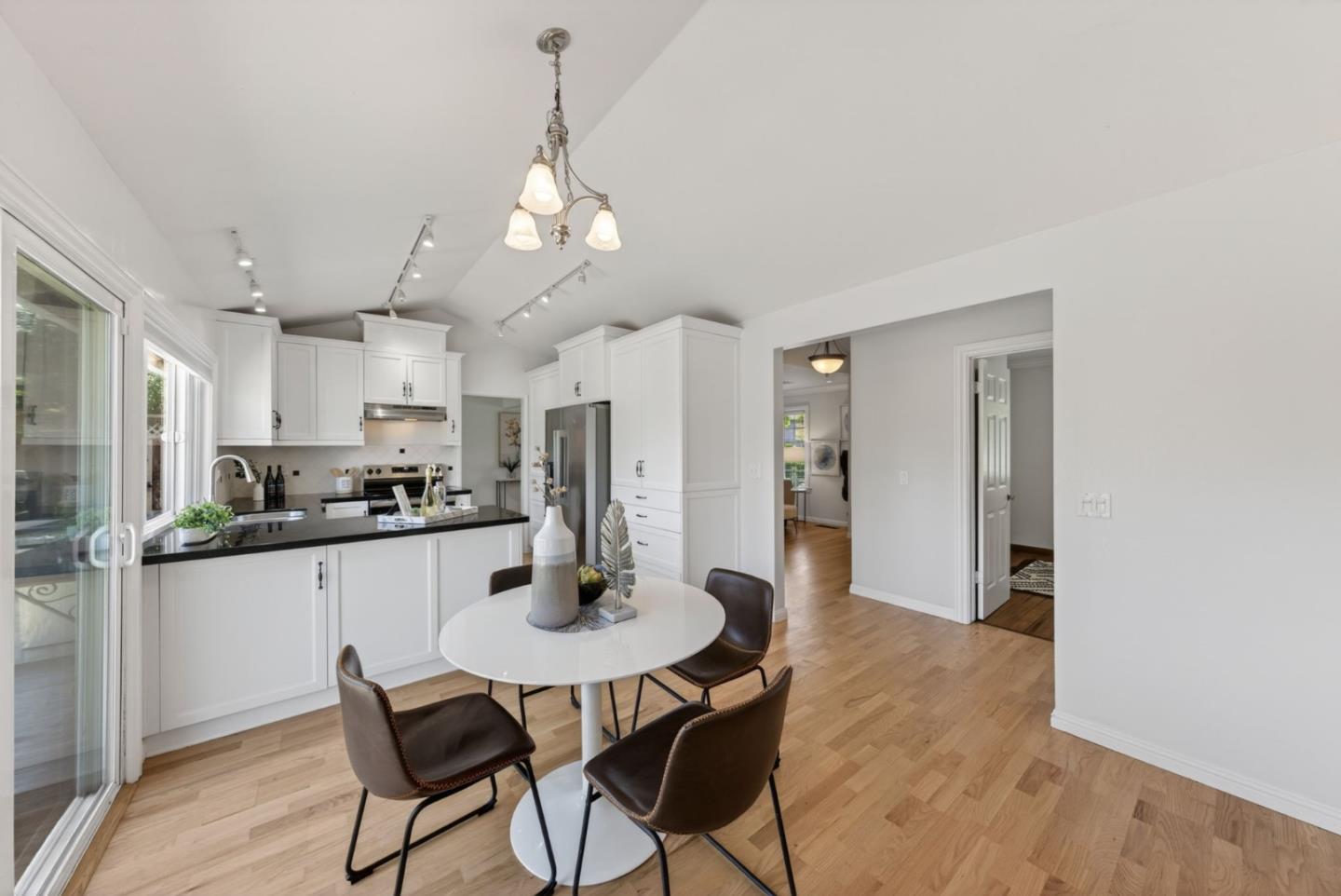 6098 Calle Esperanza