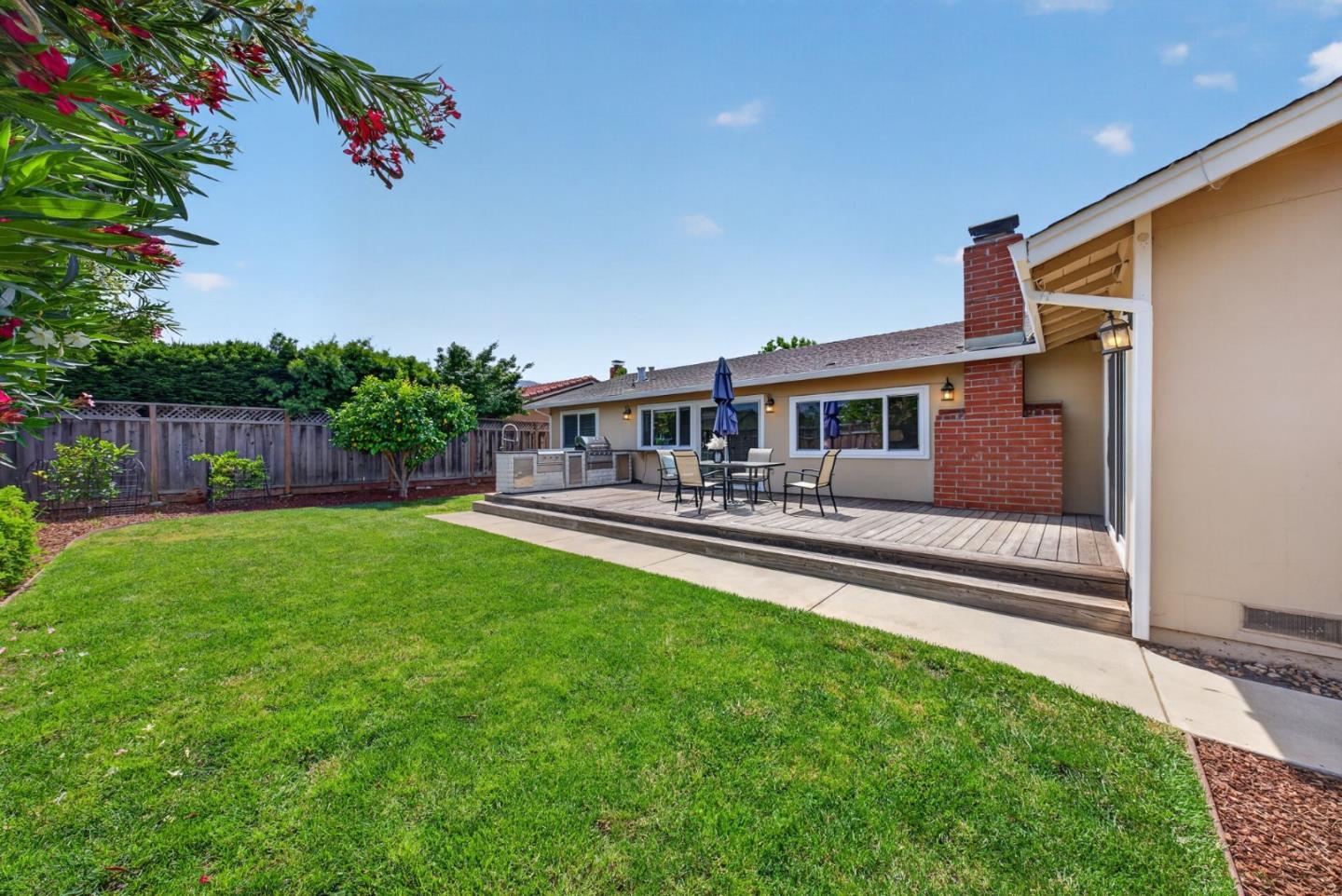 6098 Calle Esperanza
