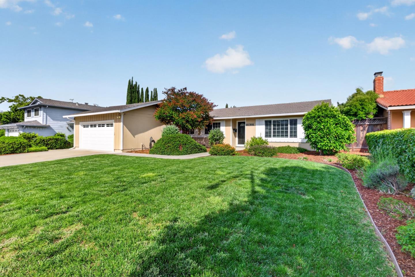 6098 Calle Esperanza