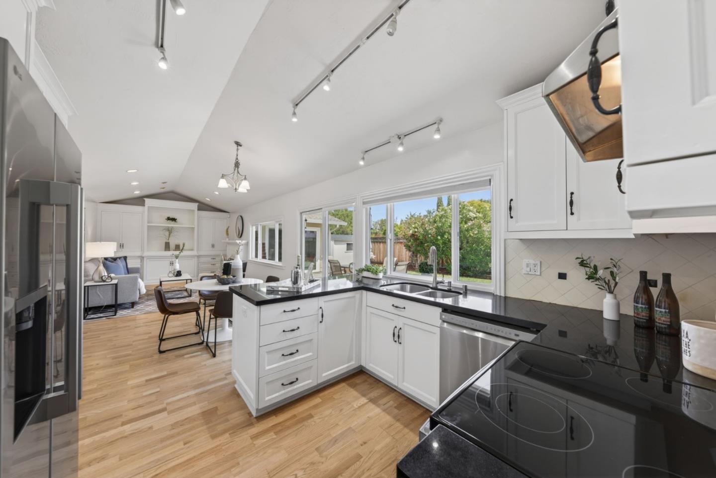 6098 Calle Esperanza