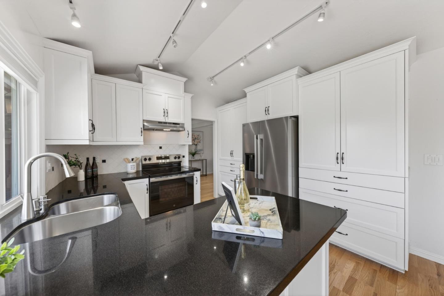 6098 Calle Esperanza