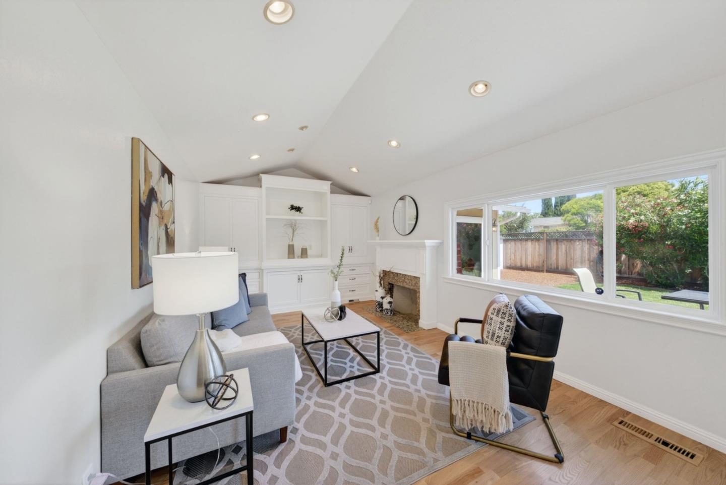 6098 Calle Esperanza