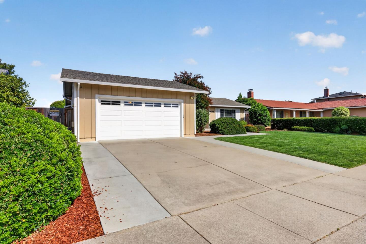 6098 Calle Esperanza