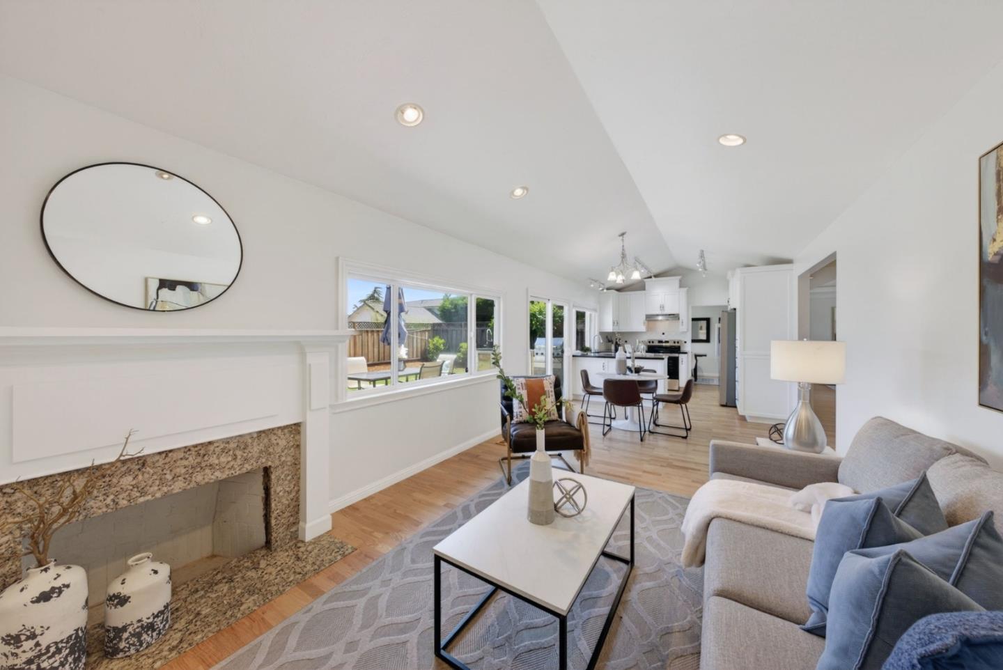 6098 Calle Esperanza