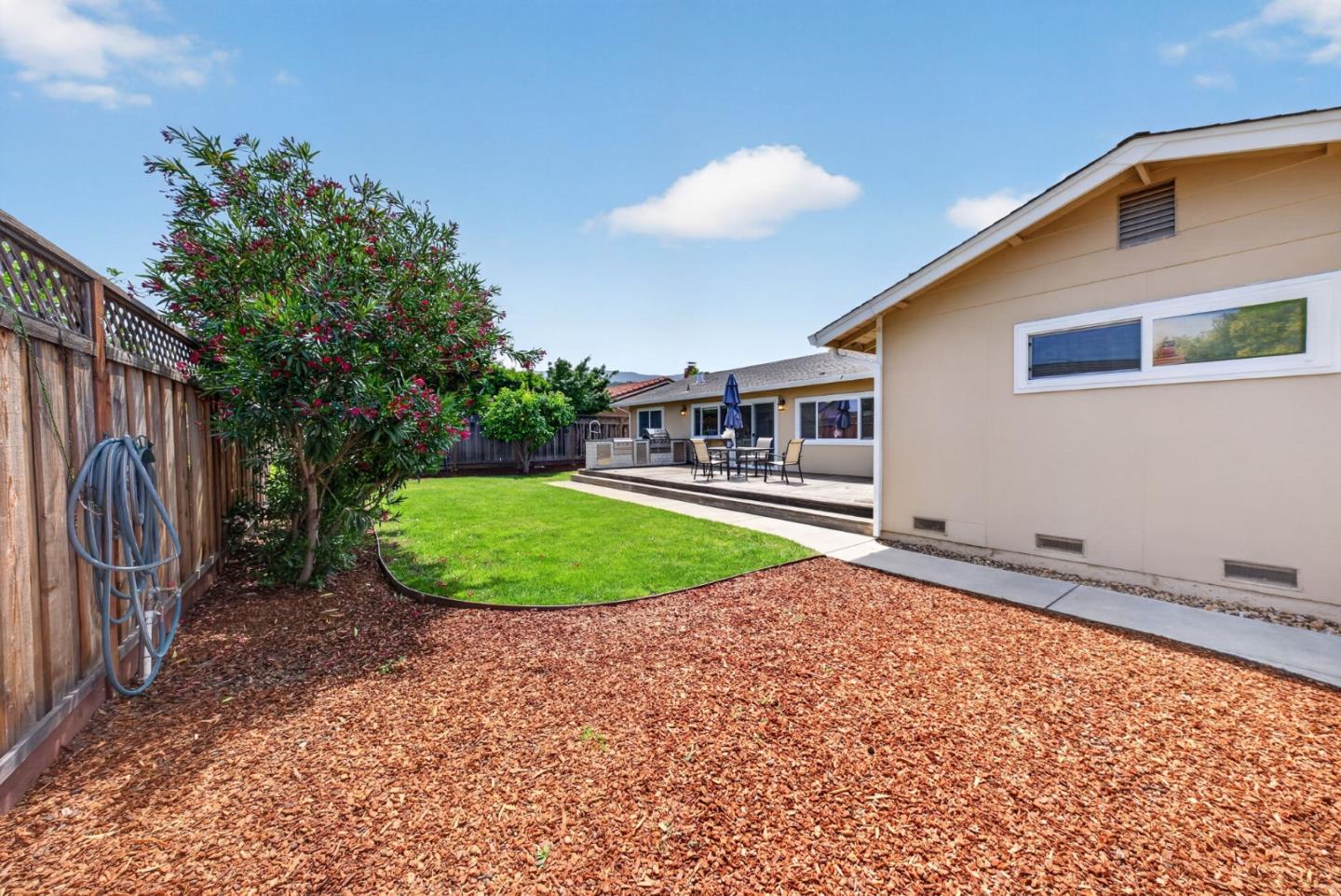 6098 Calle Esperanza