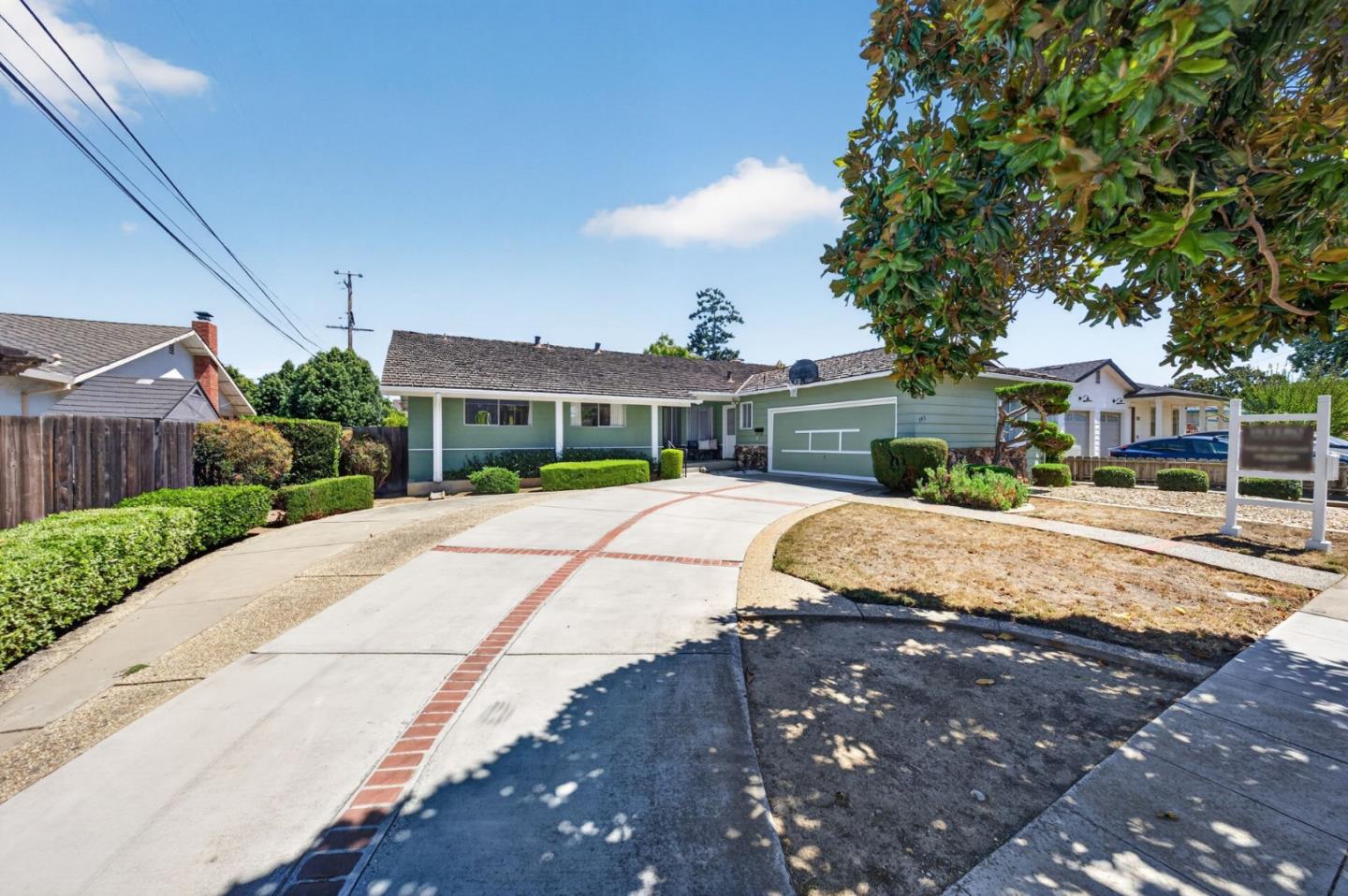 382 Clarence AVE