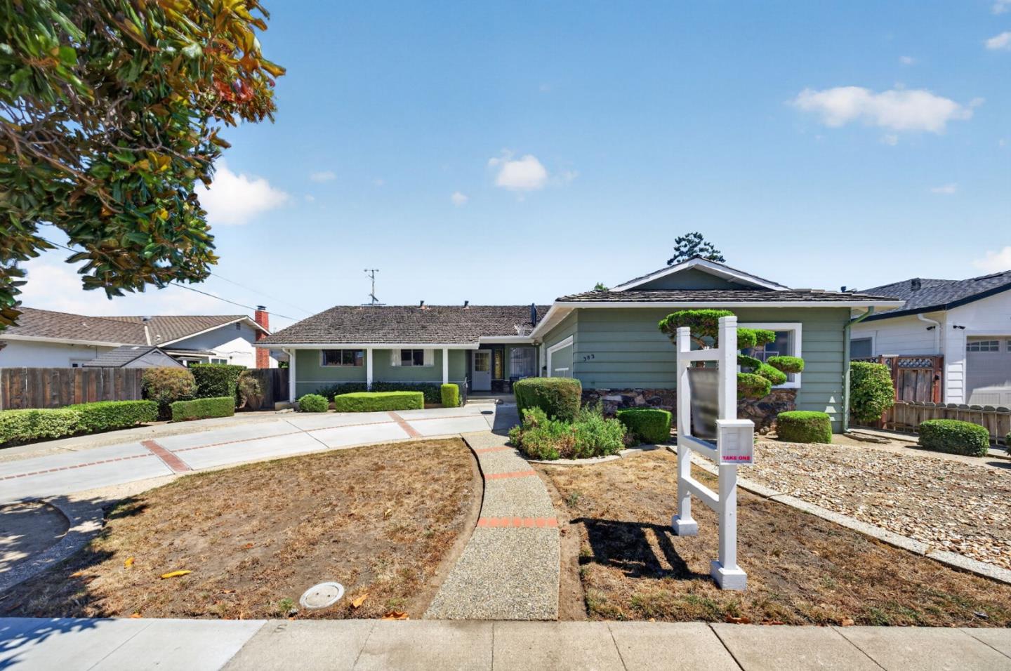 382 Clarence AVE