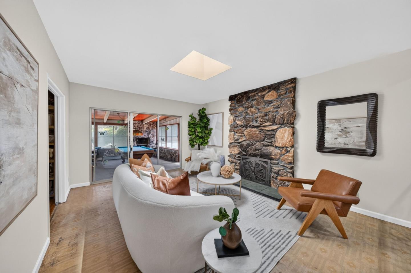 382 Clarence AVE