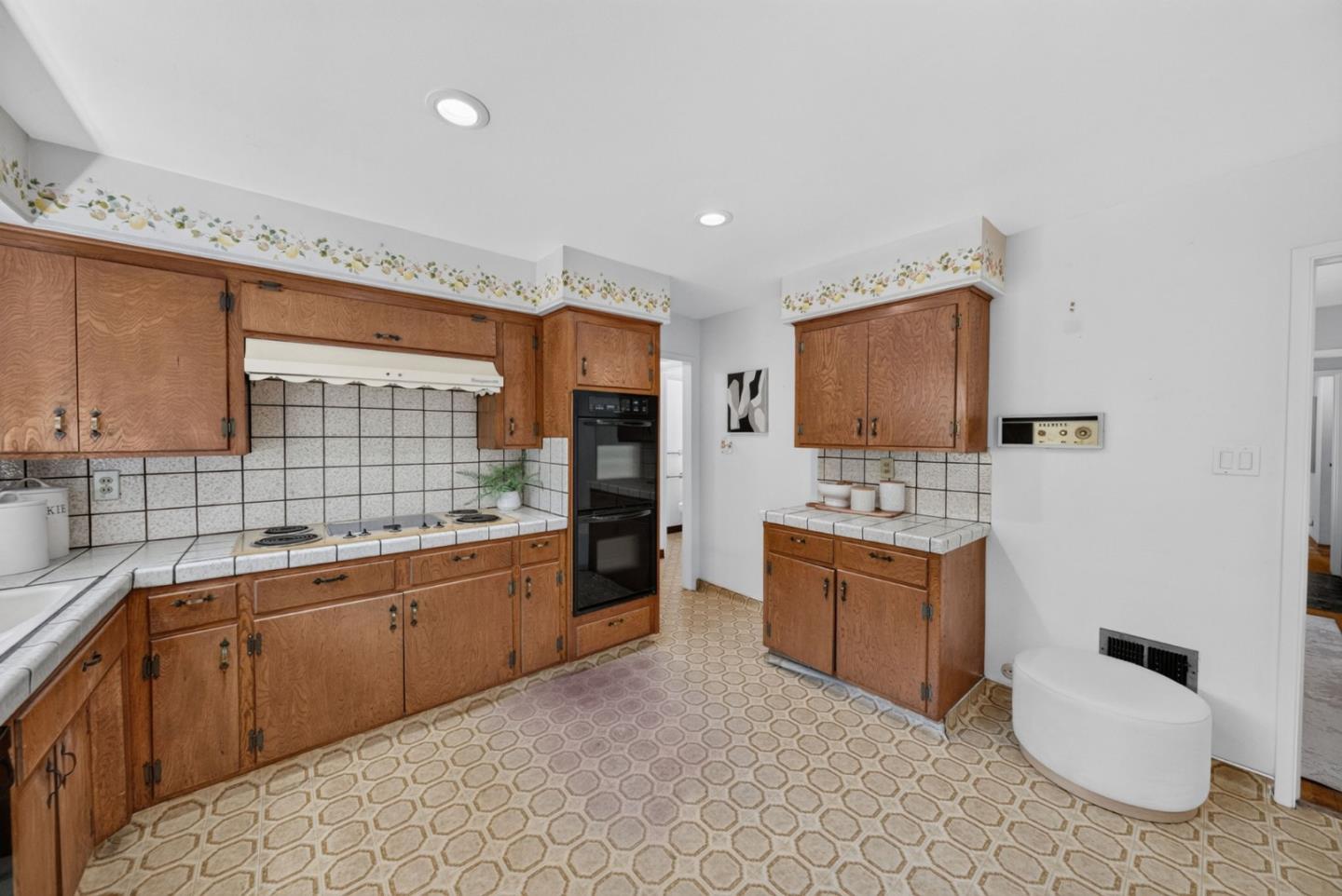 382 Clarence AVE