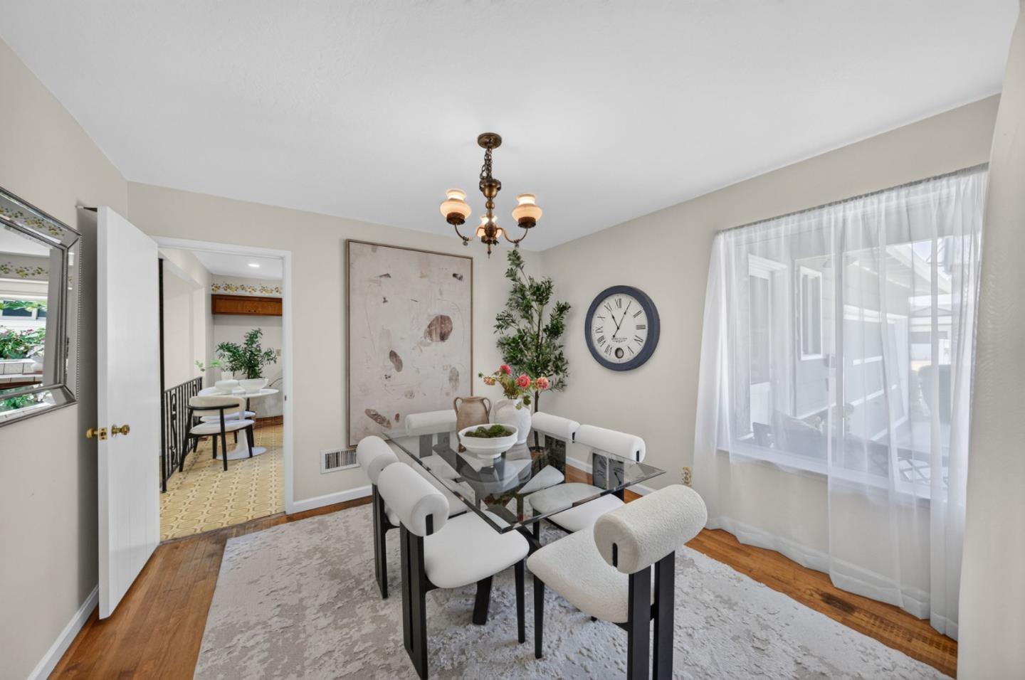 382 Clarence AVE