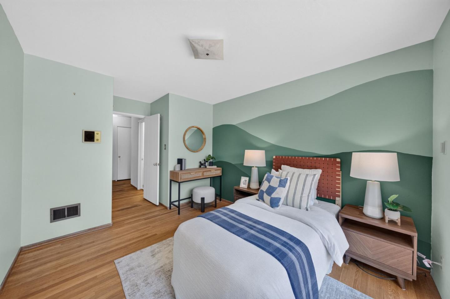 382 Clarence AVE
