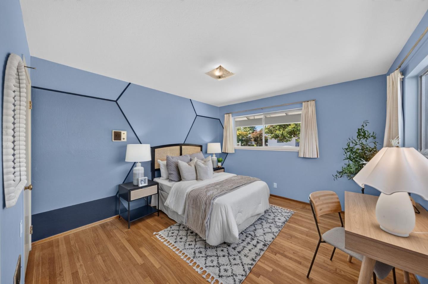 382 Clarence AVE