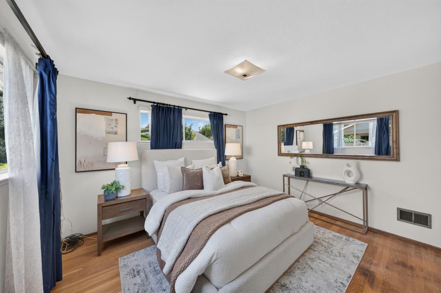 382 Clarence AVE