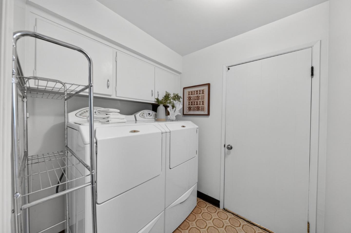 382 Clarence AVE