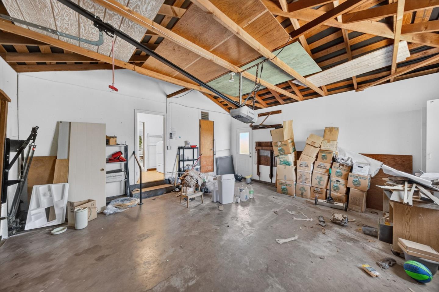 382 Clarence AVE