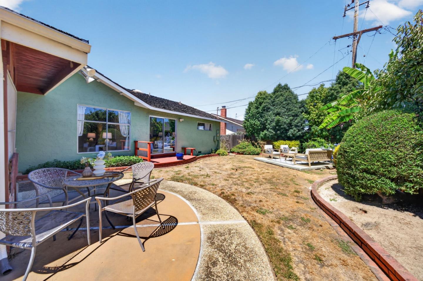 382 Clarence AVE
