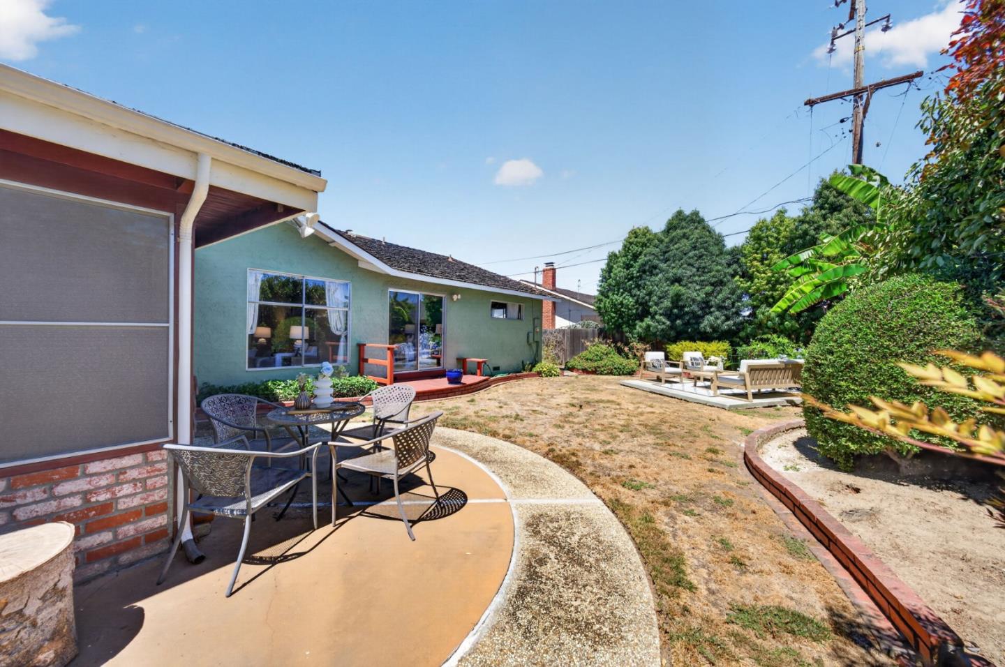 382 Clarence AVE