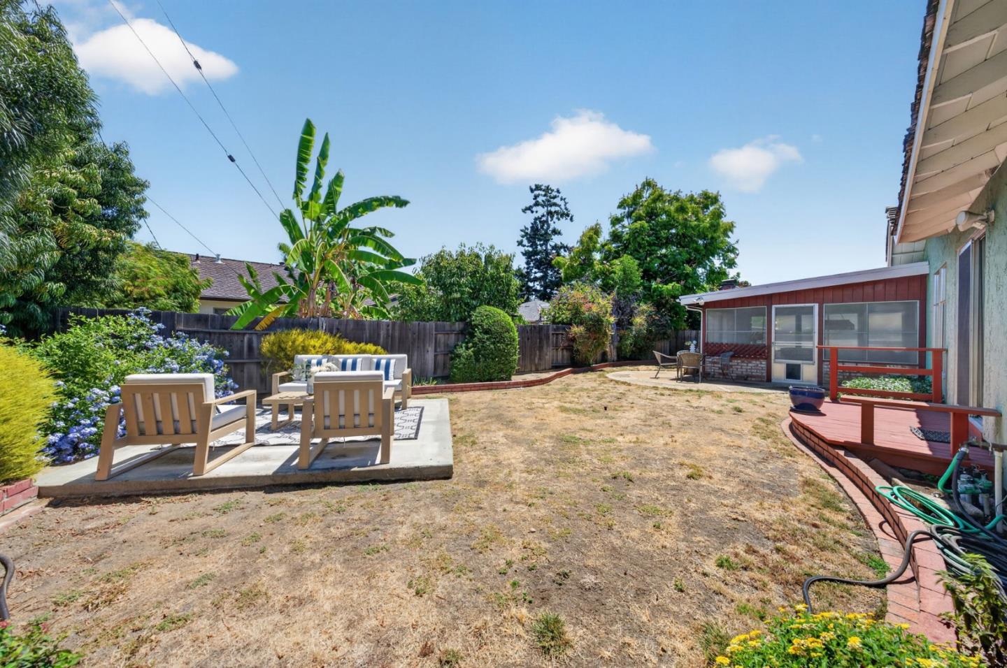 382 Clarence AVE