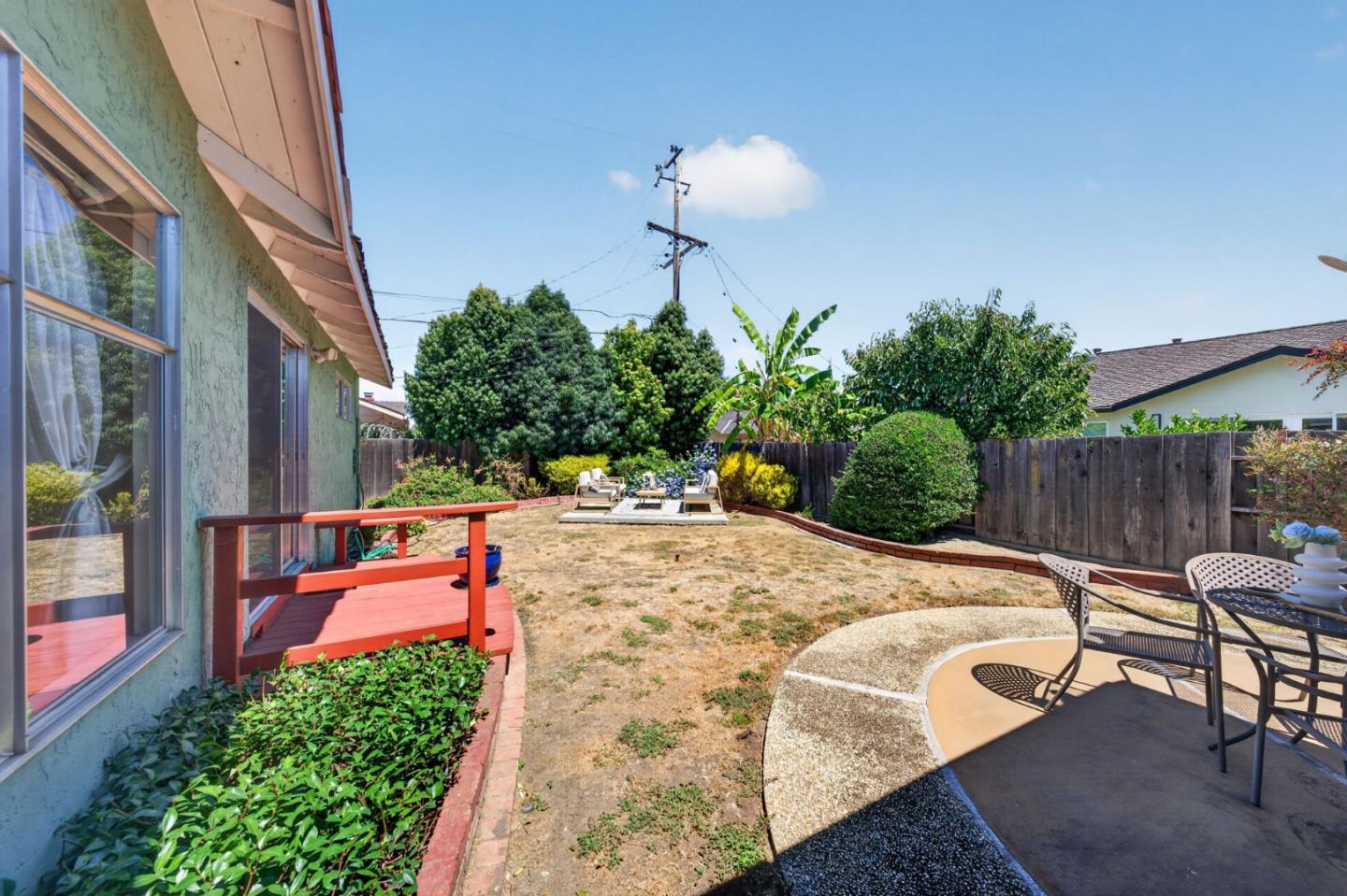 382 Clarence AVE