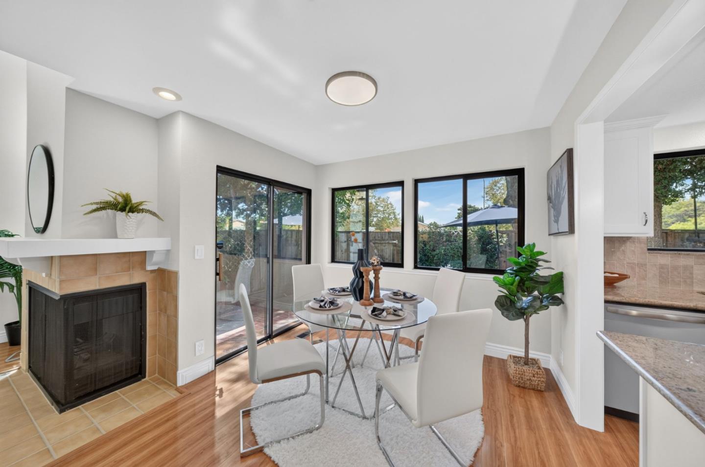 1205 Sierra Village WAY