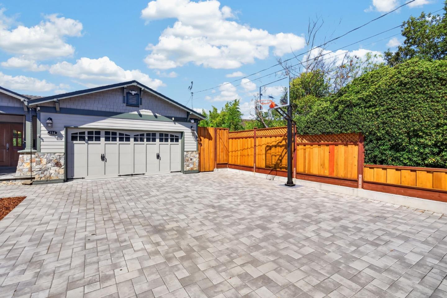 411 Carlyn AVE