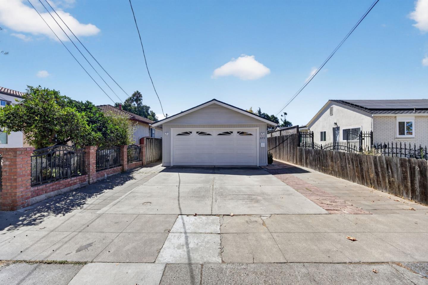 375 S 22nd ST