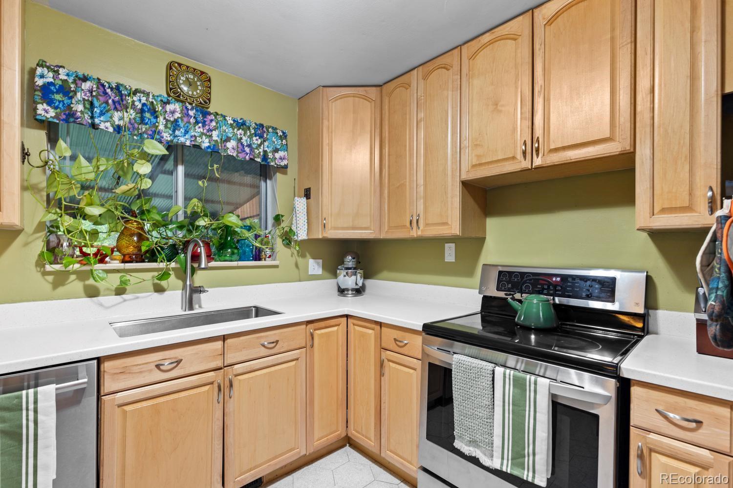 452 S Robb Way