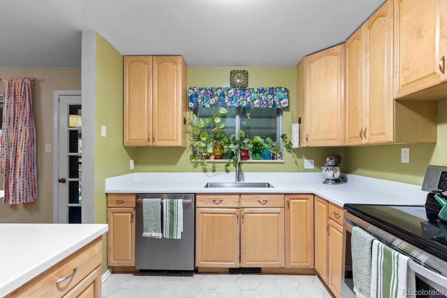 452 S Robb Way