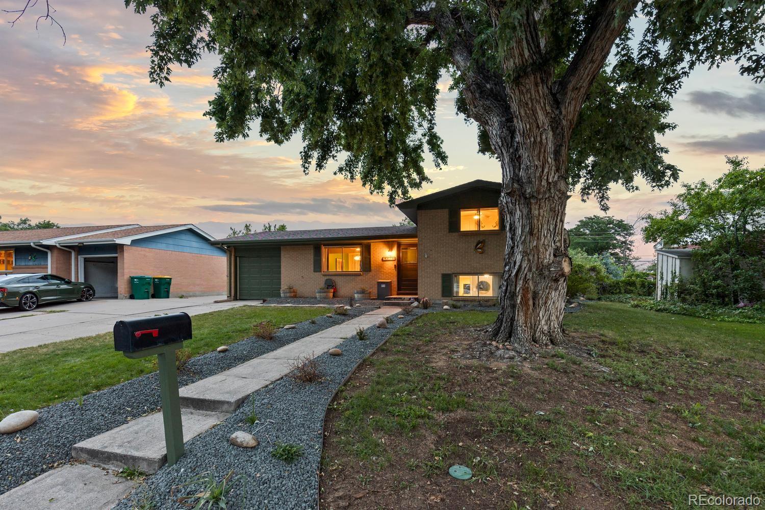 452 S Robb Way