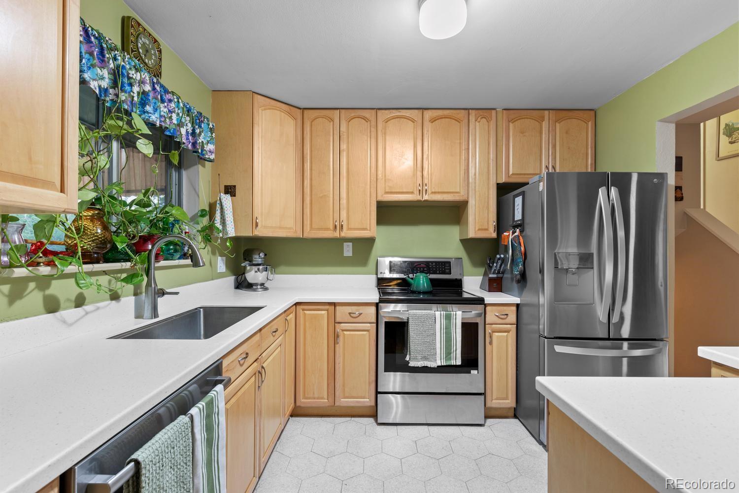 452 S Robb Way