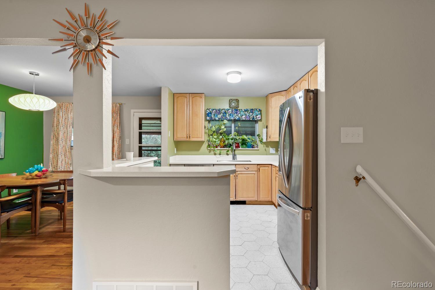 452 S Robb Way