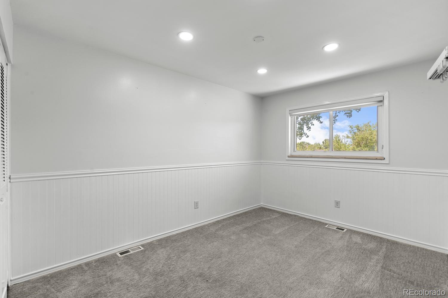 659 S Newark Court