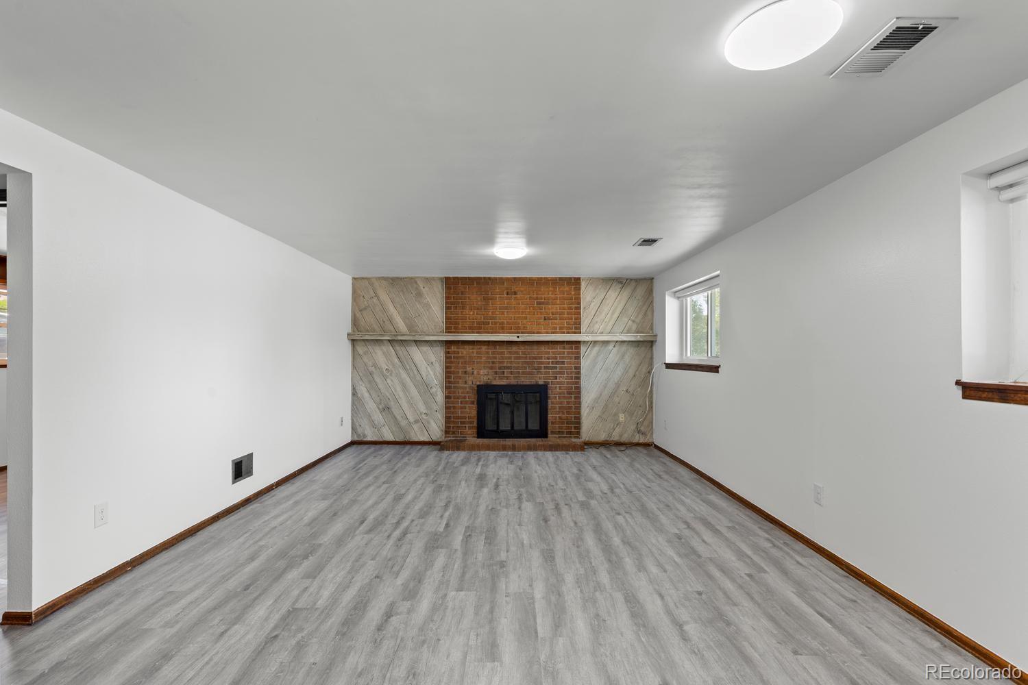 659 S Newark Court