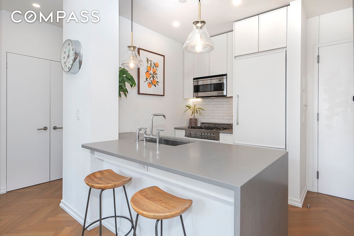 184 Kent Avenue D519