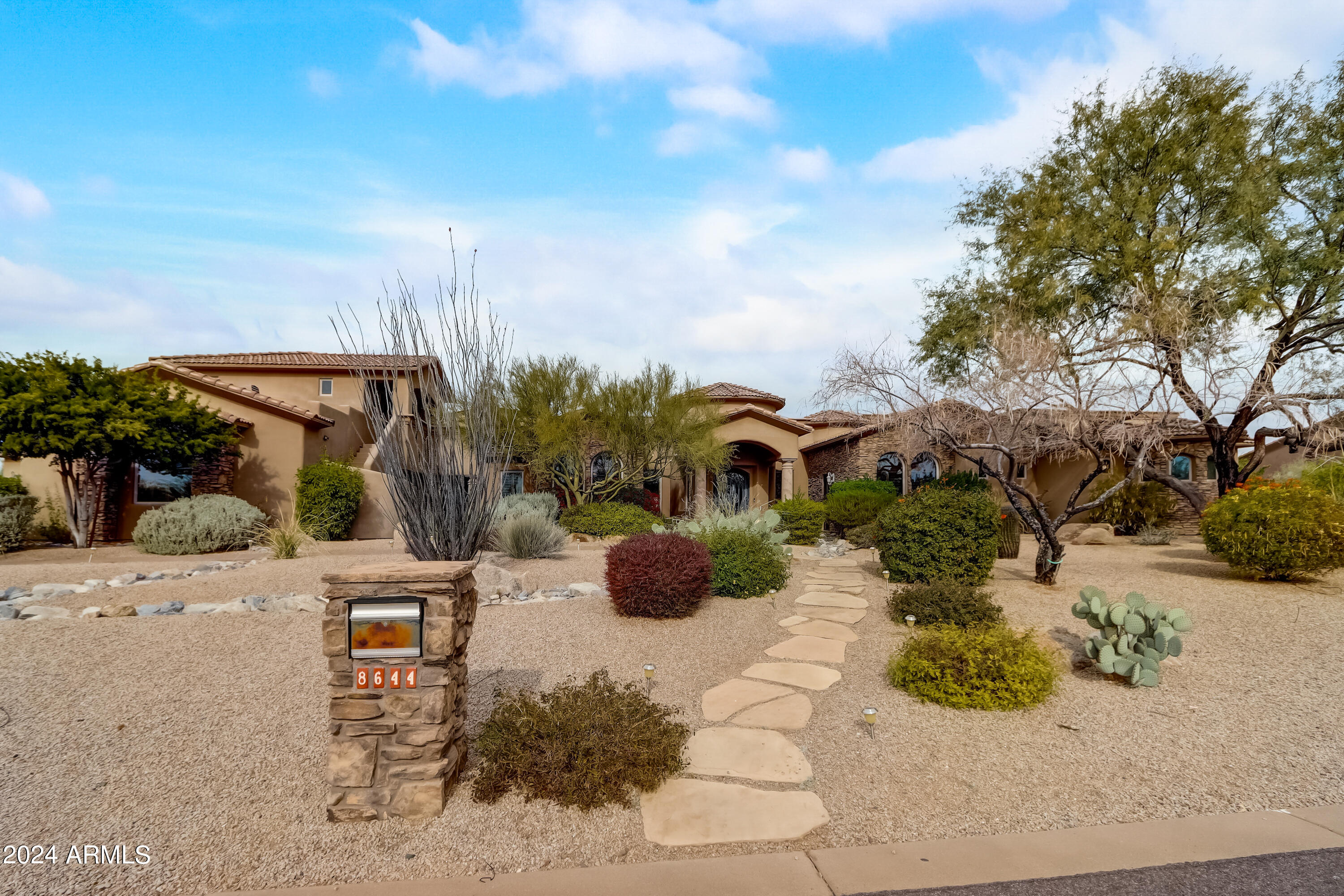8644 E WOODLEY Way