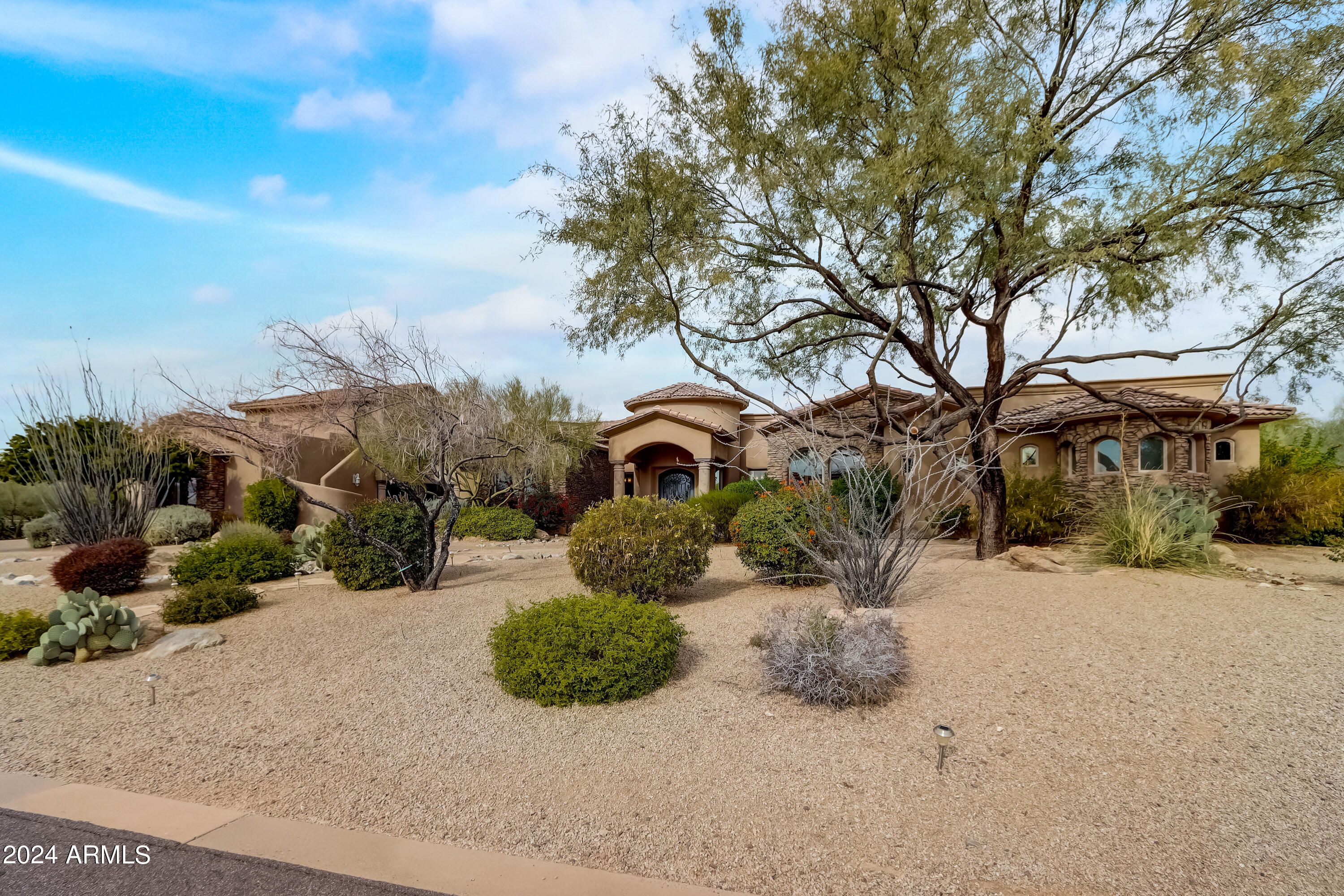 8644 E WOODLEY Way