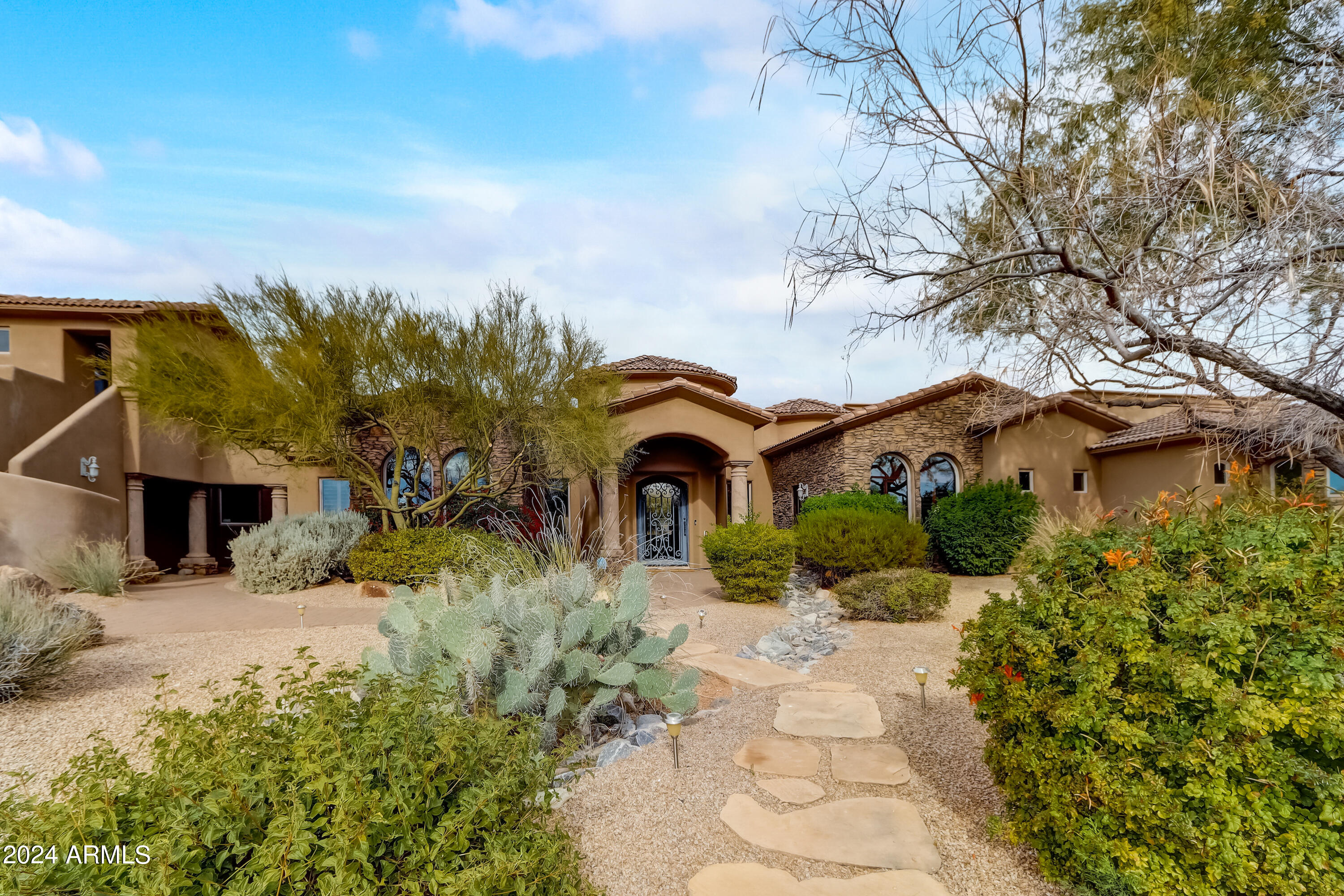 8644 E WOODLEY Way