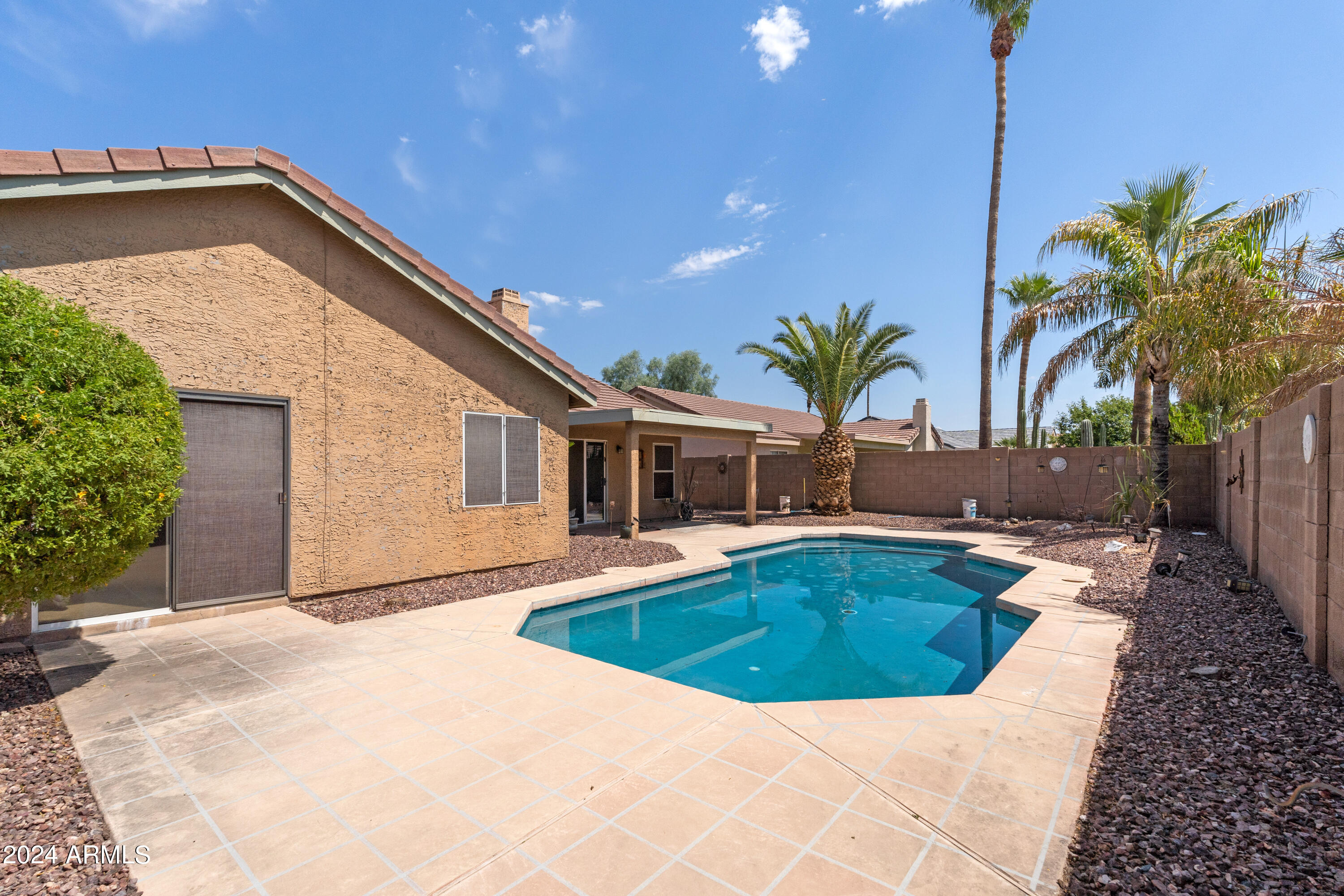 3323 E WAHALLA Lane