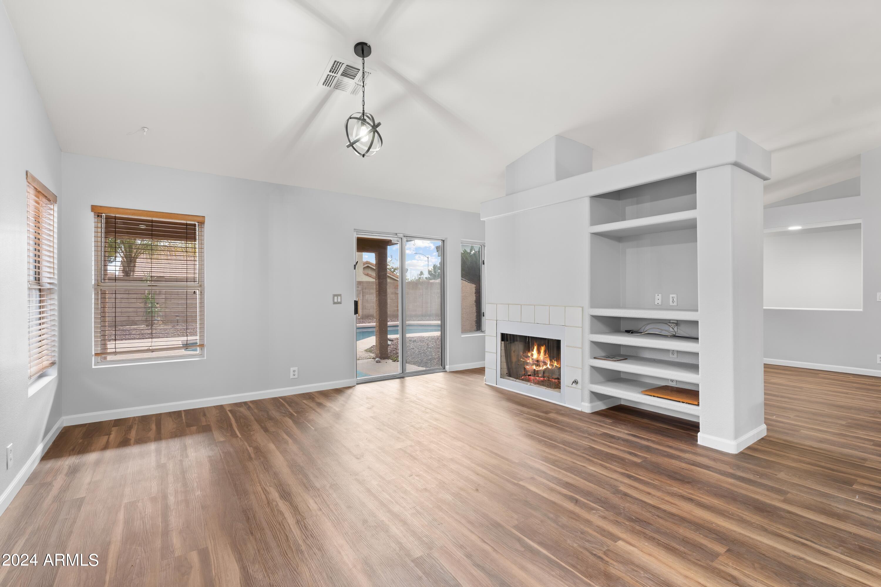 3323 E WAHALLA Lane